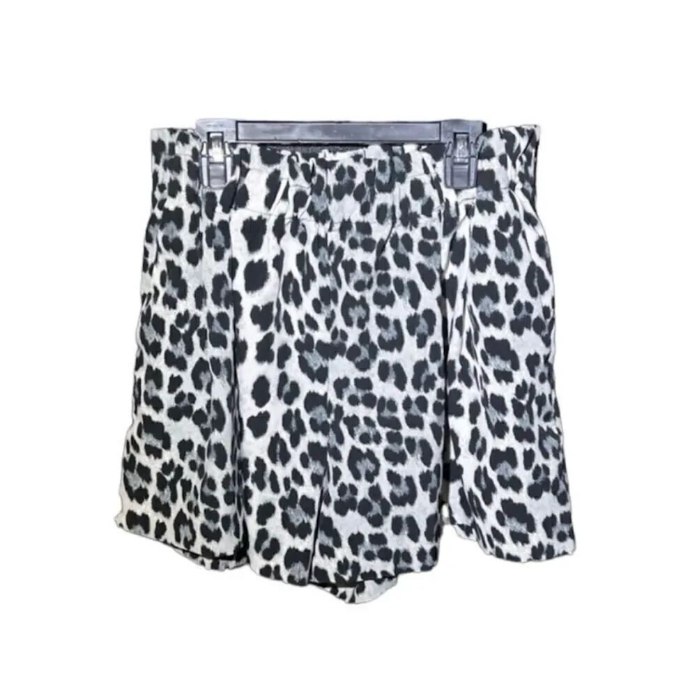 Zara pull on pocket short size large